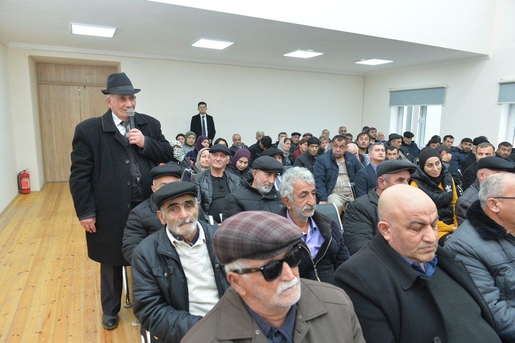 Taleh Qaraşov cari ilin sonuncu səyyar görüş-qəbulunu keçirdi - FOTOLAR 2 Taleh Qaraşov cari ilin sonuncu səyyar görüş-qəbulunu keçirdi - FOTOLAR