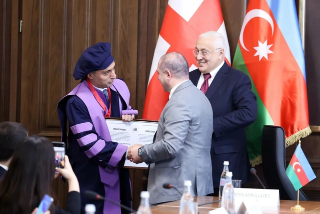 Emin Əmrullayev ad aldı, geyimi maraq doğurdu - FOTOLAR