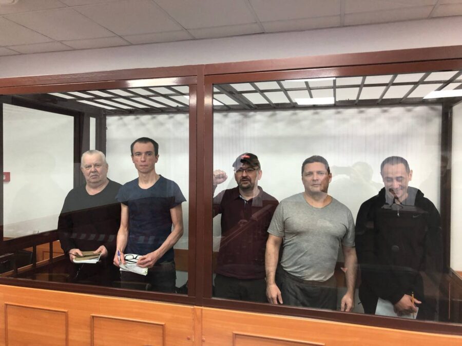 Rusiyada tutuldular, Bakıda peyda oldular: İki ölkəni qarışdıran əməliyyat - FOTO 2 G8VGSDzWoAIFI1K