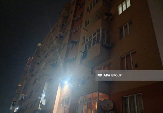 Bakıda binada güclü yanğın: ölənlər var - VİDEO+Yeniləndi 5 Bakıda binada güclü yanğın: ölənlər var - VİDEO+Yeniləndi