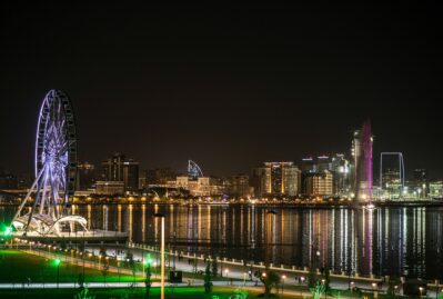 Yeni ilə hazırlıq: Dənizkənarı bulvarda buz meydançası quruldu