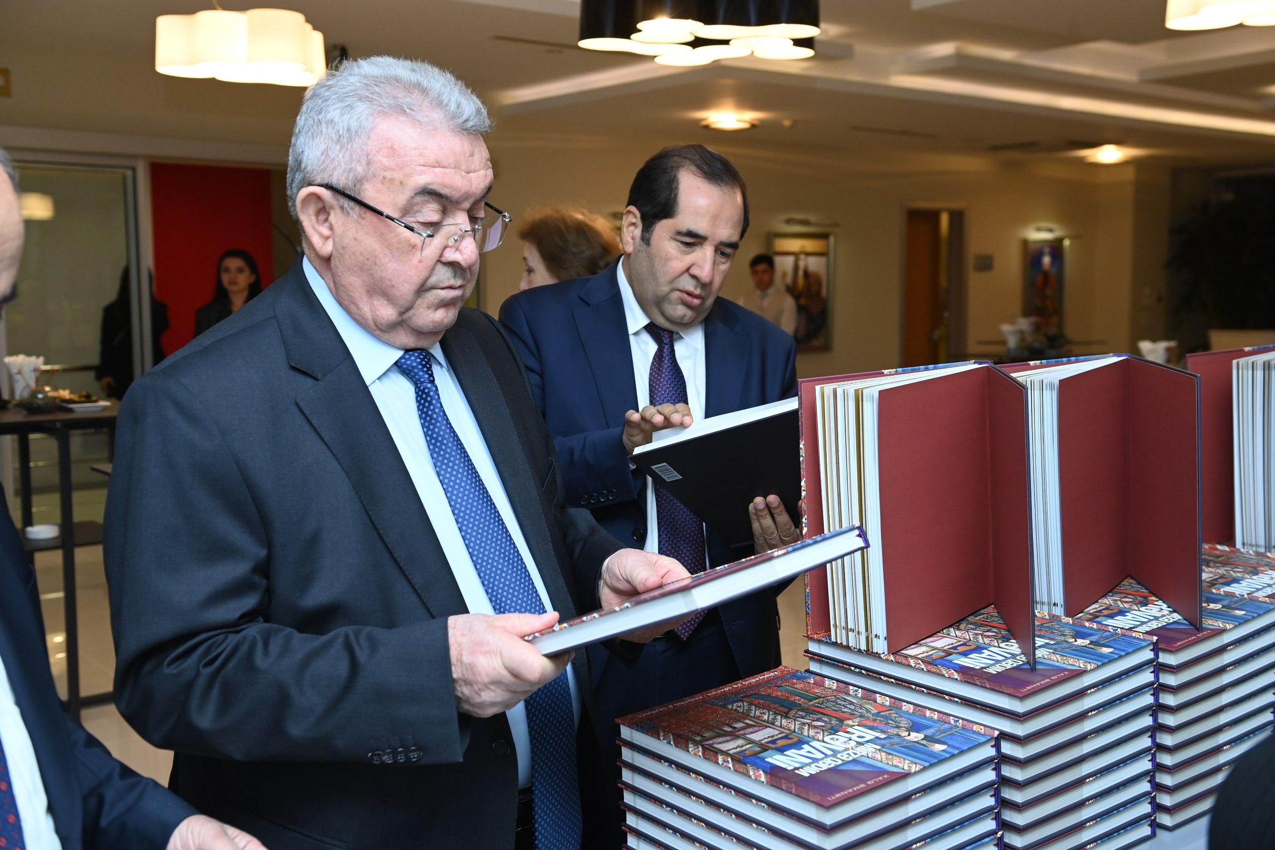 Mirzə Qədim İrəvani “Xalq Əmanəti” layihəsinin 26-cı nəşrində - FOTOLAR 6 WhatsApp Image 2025 12 04 at 10.09.12 1