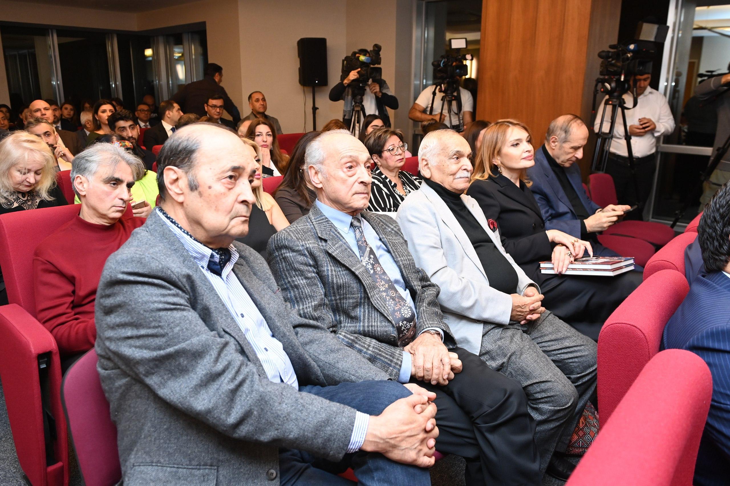 Mirzə Qədim İrəvani “Xalq Əmanəti” layihəsinin 26-cı nəşrində - FOTOLAR 7 WhatsApp Image 2025 12 04 at 10.09.12 2