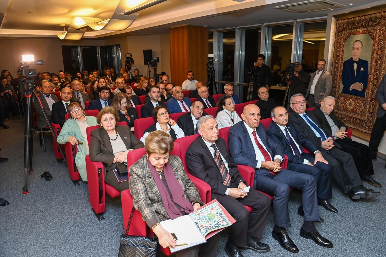 Mirzə Qədim İrəvani “Xalq Əmanəti” layihəsinin 26-cı nəşrində - FOTOLAR 13 WhatsApp Image 2025 12 04 at 10.09.14 3