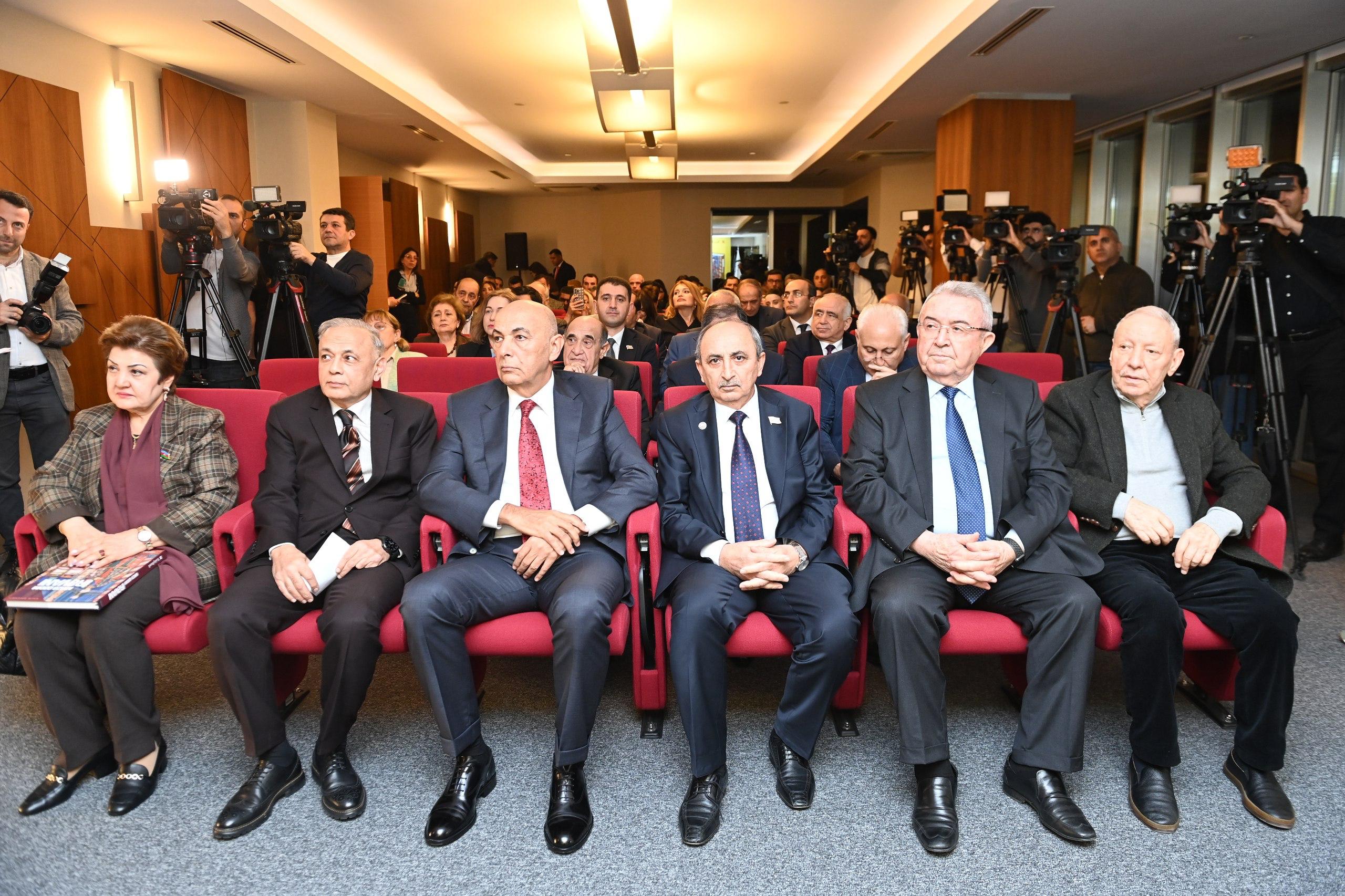 Mirzə Qədim İrəvani “Xalq Əmanəti” layihəsinin 26-cı nəşrində - FOTOLAR 14 WhatsApp Image 2025 12 04 at 10.09.14