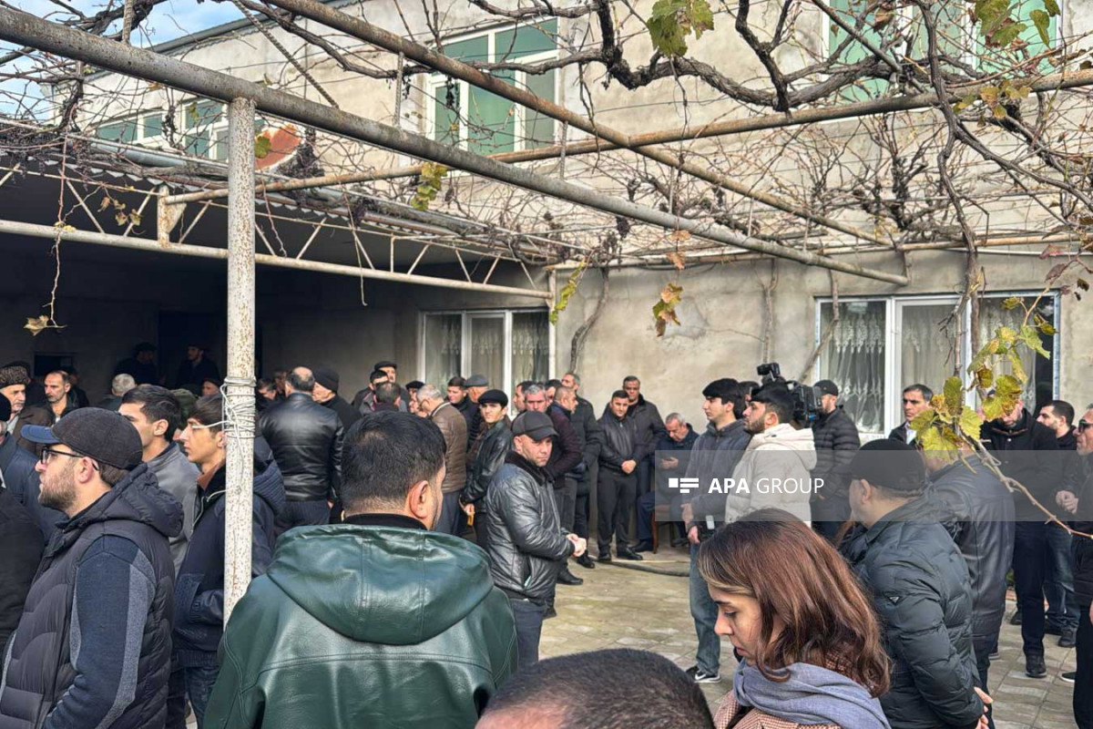 Meyxanaçı Kərim dəfn edildi - VİDEO 2 Meyxanaçı Kərim dəfn edildi - VİDEO