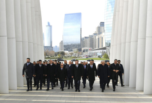 Cevdet Yılmaz Zəfər parkında - FOTOLAR