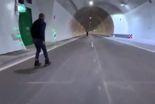 Baş nazirin bu hərəkəti gündəm oldu - VİDEO