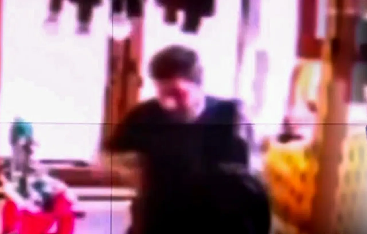 gozler gullunun ogluna cevrildi cami kirarak girdigi evden ne aldi 1755614 202512150954 20251215095436 2