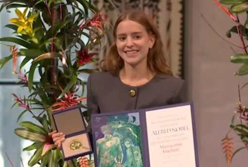 Təhlükəsizliyinə görə tədbirə getmədi: “Nobel”i qızına verildi - VİDEO