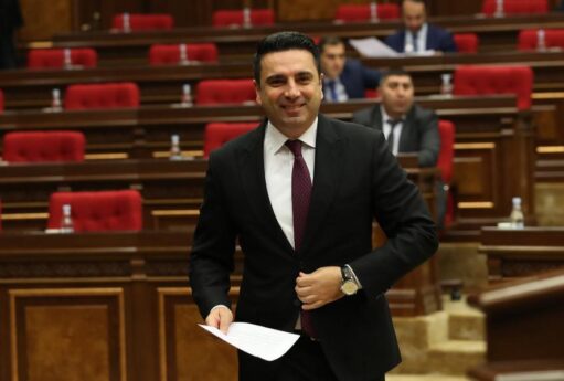 Görünməmiş hal: Simonyanın Nəsrullayevanın önündə hörmətlə əyilməsi... - VİDEO 13 Görünməmiş hal: Simonyanın Nəsrullayevanın önündə hörmətlə əyilməsi... - VİDEO