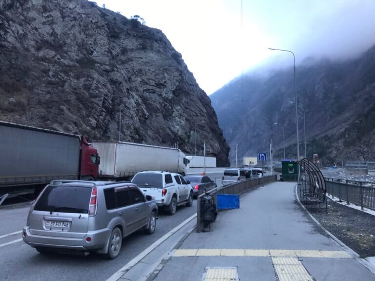 Ermənistanla Rusiyanı birləşdirən yeganə quru yol bağlandı: Nə baş verir?