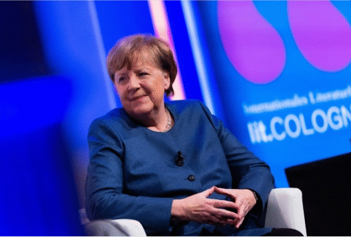 Merkel məşhur əl jestini tərgitdi - FOTOLAR