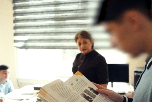 “Üzündən oxuya bilmir, hər il yarısı ana dilindən kəsilir...” - VİDEO