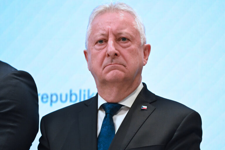 Yeni nazirə Ukrayna haqda danışmaq qadağan edildi