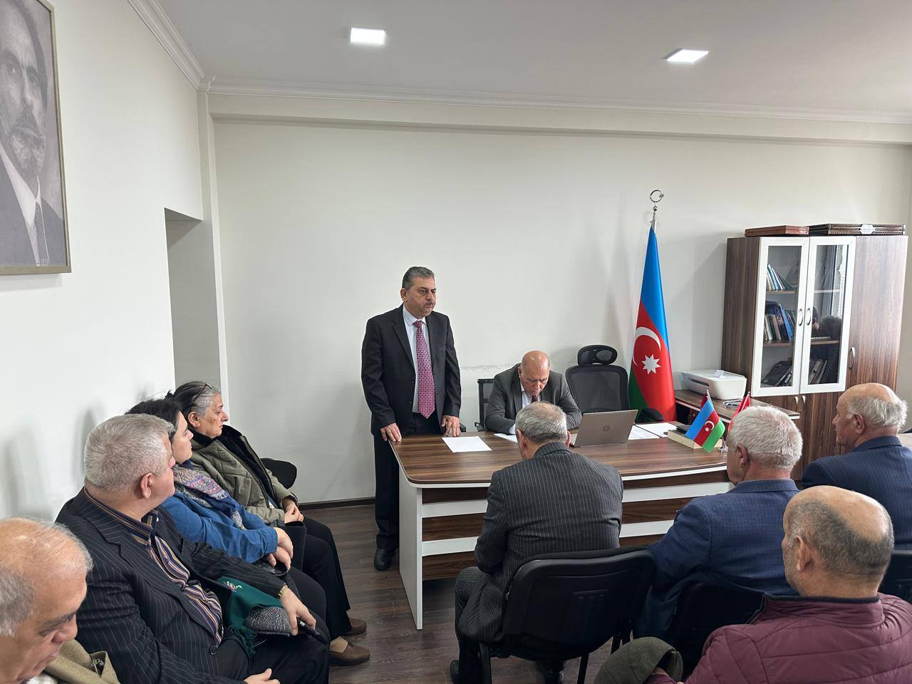 Pənah Hüseyn sədrlikdən istefa verdi: yerini o tutacaq - FOTO 3 Pənah Hüseyn sədrlikdən istefa verdi: yerini o tutacaq - FOTO