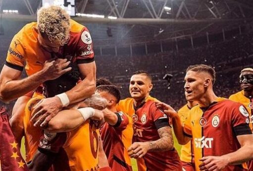 “Qalatasaray”dan eyni anda iki ayrılıq qərarı