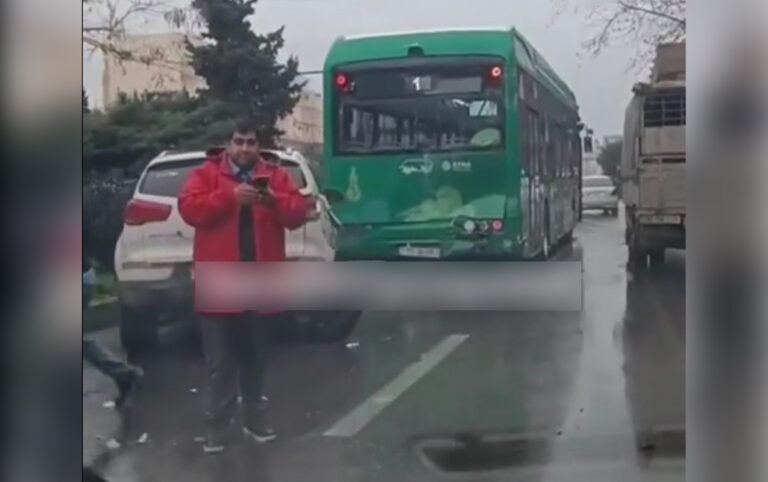 Bakıda marşrut avtobusları toqquşdu: Xəsarət alan var - Video