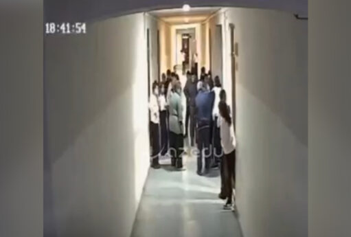 Boğazında çörək qalan şagirdi belə xilas etdilər - Anbaan video