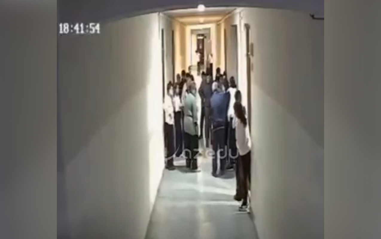 Boğazında çörək qalan şagirdi belə xilas etdilər - Anbaan video 1 sagird