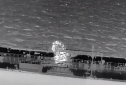 Ukrayna Rusiyaya aid tankeri vurdu - VİDEO