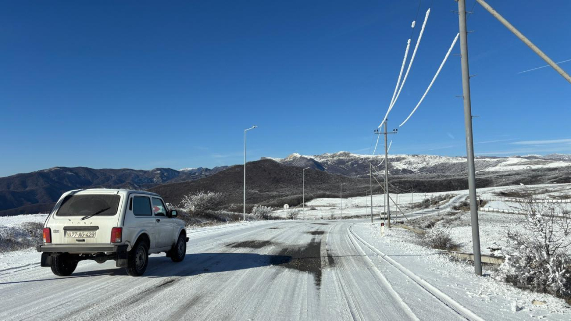 Şamaxıda avtomobil yolu buz bağladı - FOTOLAR 2 v 52