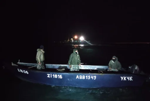 Xəzərdə köməksiz qalan balıqçılar xilas edildi - VİDEO