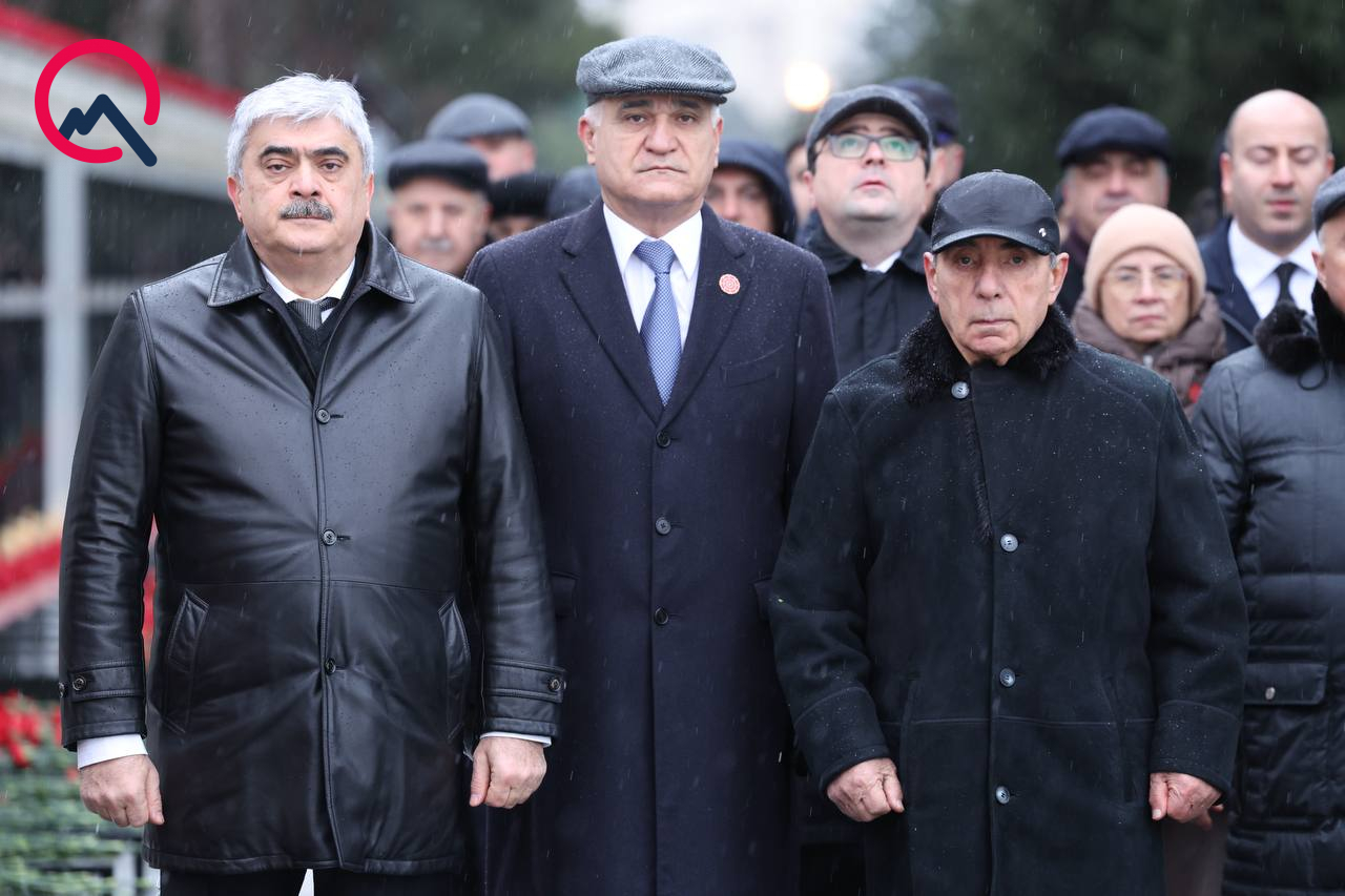 Rəsmilər Şəhidlər xiyabanında - FOTOLAR