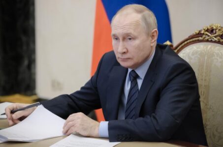 Putinlə yalnız bu şəxslər görüşə biləcək – Qadağa qoyuldu