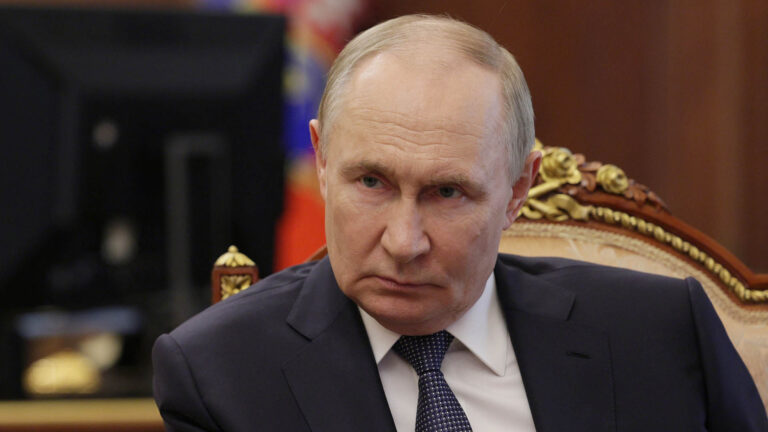 Putin Çeçenistanı nümunə çəkib çağırış etdi