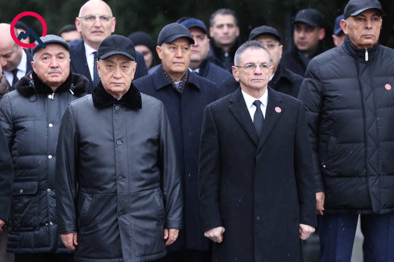 Rəsmilər Şəhidlər xiyabanında - FOTOLAR