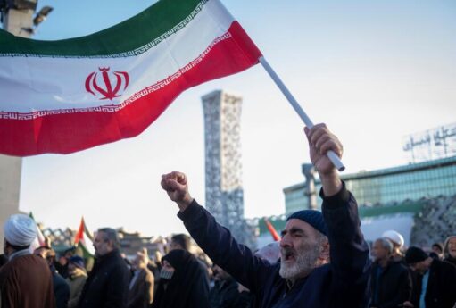 Güney Azərbaycanda etirazlar şiddətlənir: meydanlara axın başladı - VİDEO 27 Güney Azərbaycanda etirazlar şiddətlənir: meydanlara axın başladı - VİDEO