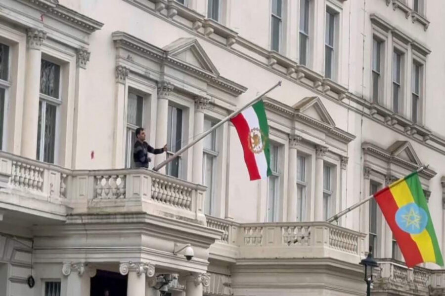 İran səfirliyindəki bayraq dəyişdirildi – VİDEO