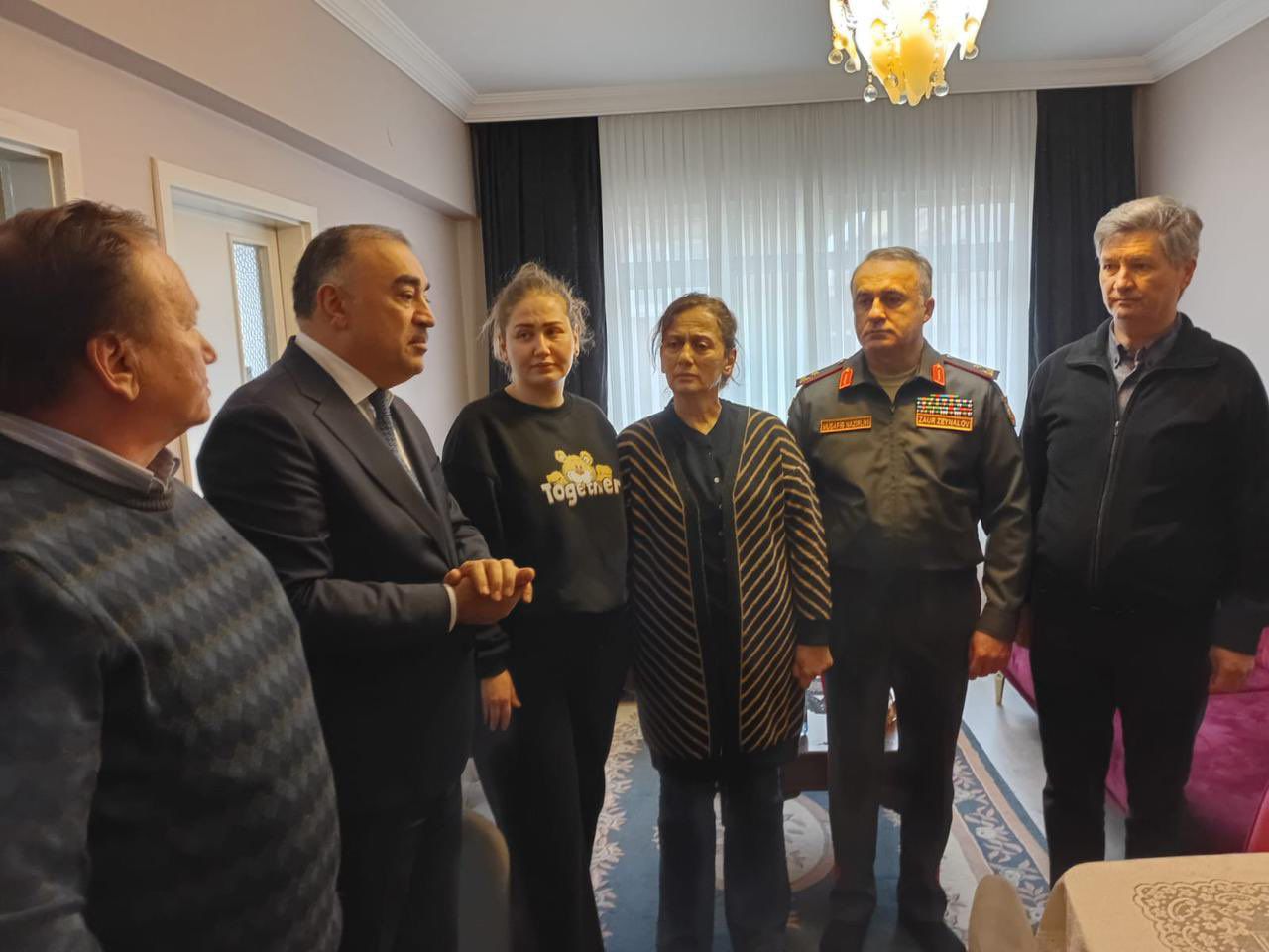 Rəşad Məmmədov həmin hərbçinin ailəsini ziyarət etdi – FOTOLAR