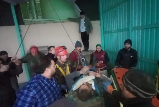 6 metr hündürlükdən yıxılan işçi xilas edildi – FOTOLAR