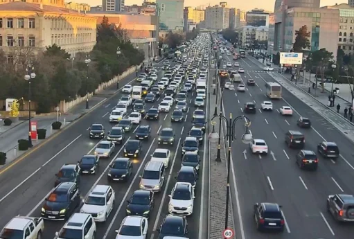 Bakının bir sıra yollarında tıxac yaranıb