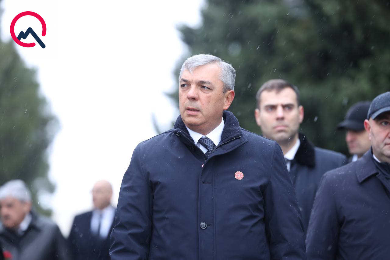 Rəsmilər Şəhidlər xiyabanında - FOTOLAR