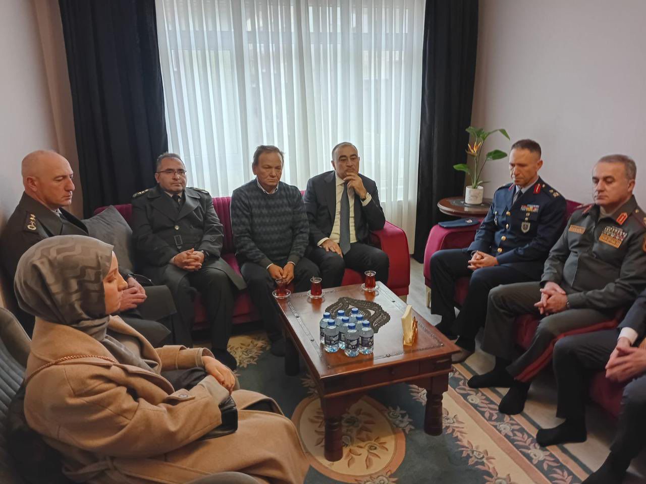 Rəşad Məmmədov həmin hərbçinin ailəsini ziyarət etdi – FOTOLAR