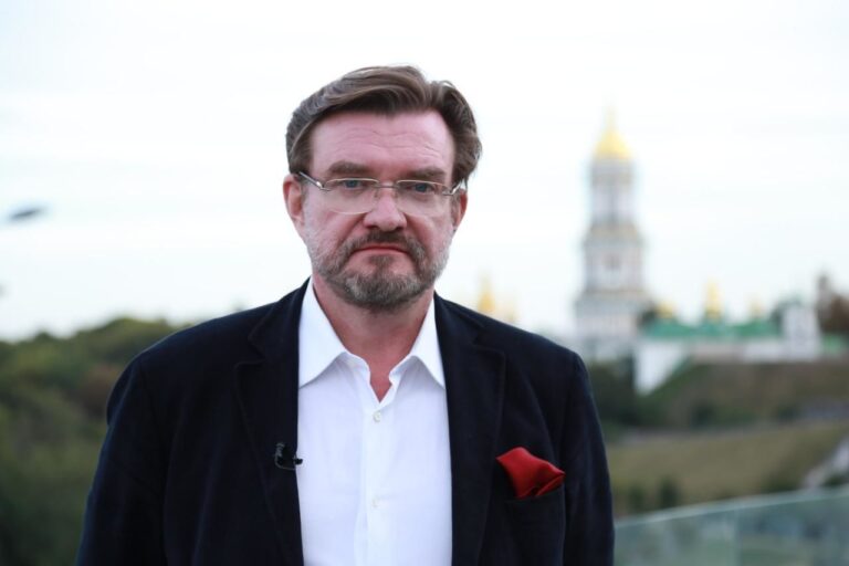 Rusiyada jurnalist həbs edildi - Ölkəyə daxil olan kimi...