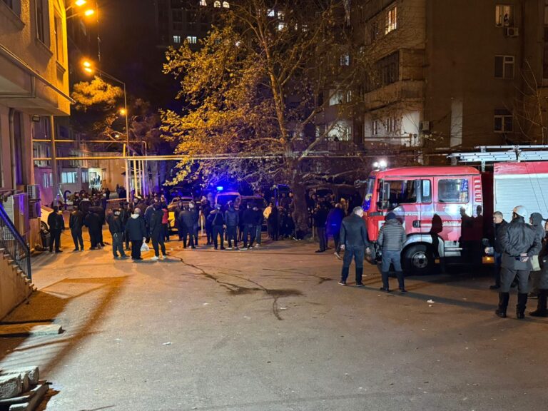 Bakıda Yeni İlin ilk dəqiqələrində yanğın - VİDEO