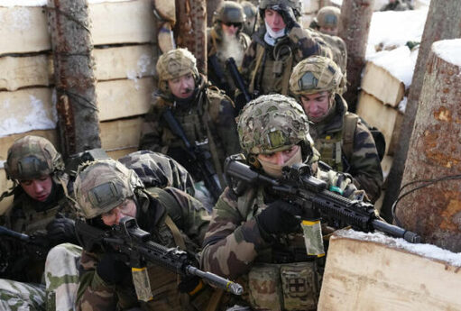 Əraziyə qoşun göndərilməsi xəbəri gündəmi silkələdi: Bu, birbaşa münaqişəyə aparacaq! 23 Əraziyə qoşun göndərilməsi xəbəri gündəmi silkələdi: Bu, birbaşa münaqişəyə aparacaq!