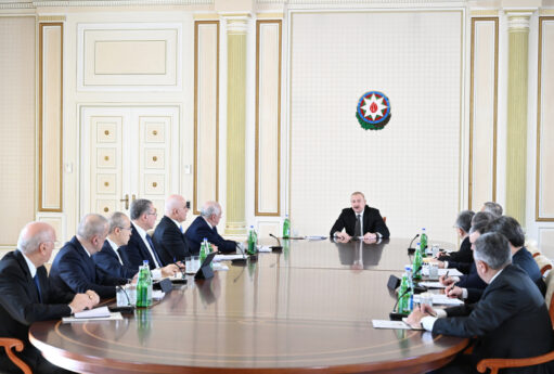 Prezident rəsmiləri topladı: müşavirə keçirildi - FOTOLAR