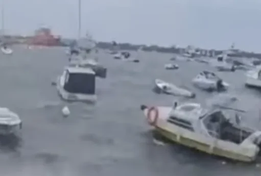 İstanbulda fırtına şoku: gəmilər bir-birinə girdi - VİDEO