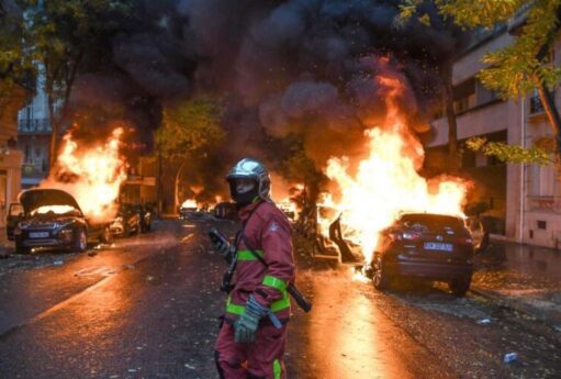 Fransada Yeni il gecəsi dəhşət: Yüzlərlə avtomobil yandırıldı