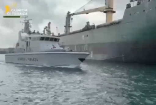 İtaliyada Rusiyaya məxsus yükü daşıyan gəmi saxlanıldı