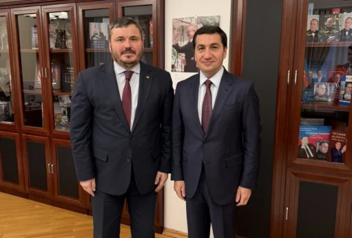 Hikmət Hacıyev Yuri Husyevlə müzakirə apardı