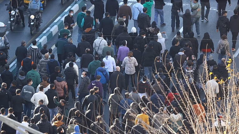 İranda etirazlar başladı: Nə baş verir?