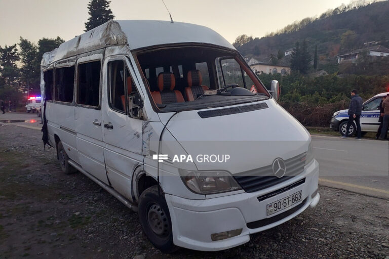 Astarada mikrovtobus aşdı: ölən var - FOTO