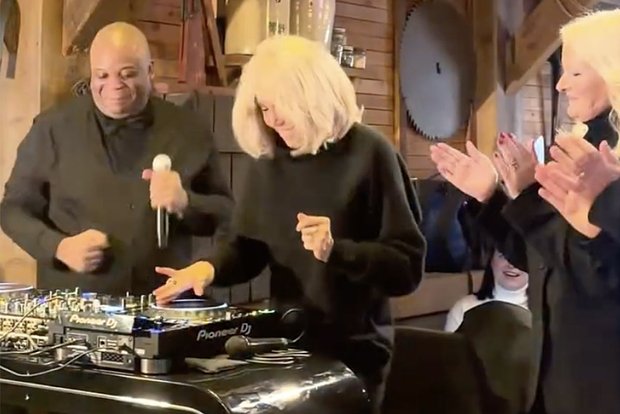Makronun həyat yoldaşı "Disneyland"da DJ oldu - VİDEO