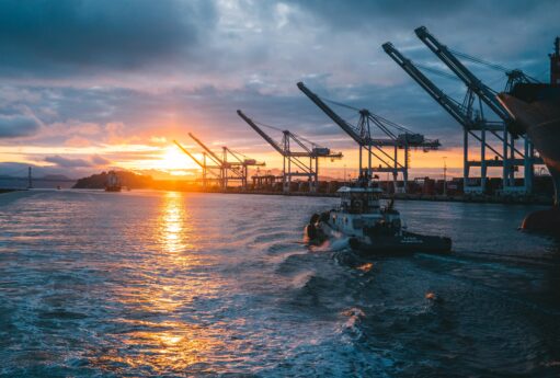 Xəzər dənizində daha bir zərbə: neft platformaları vuruldu